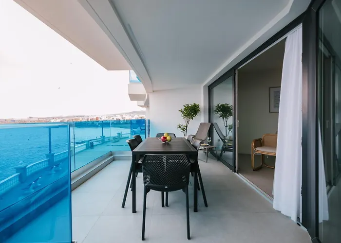 Blue Balcony Suites By Airnest