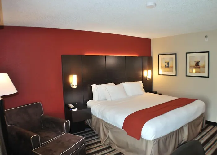 Hotels with tennis Holiday Inn Express Nashville W-I40 By Ihg