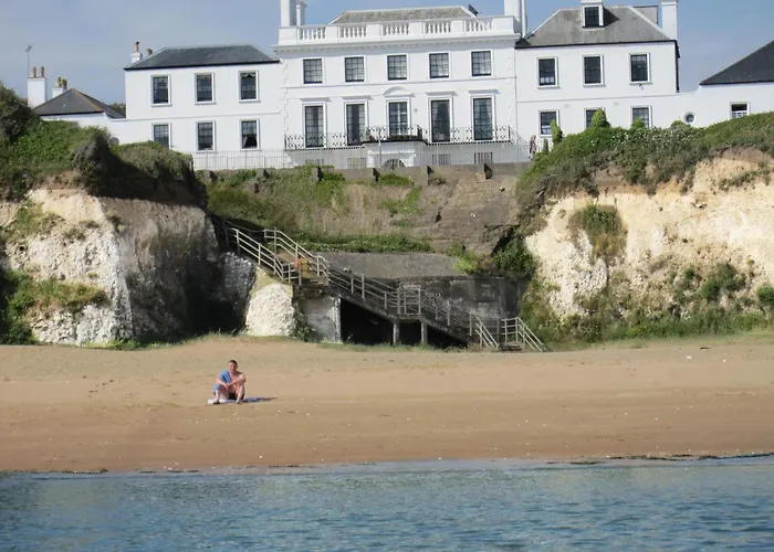 Broadstairs Beach Holiday Apartments, Opposite Kingsgate Bay With A Parking Space