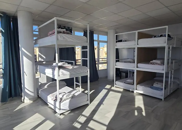 Hotel cerca del colegio: Albergue Club Náutico de Águilas