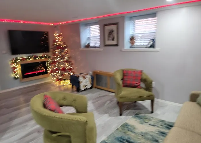 Lovely 2 Bedroom Apartment With 2 Entrance And Parking With A Fee