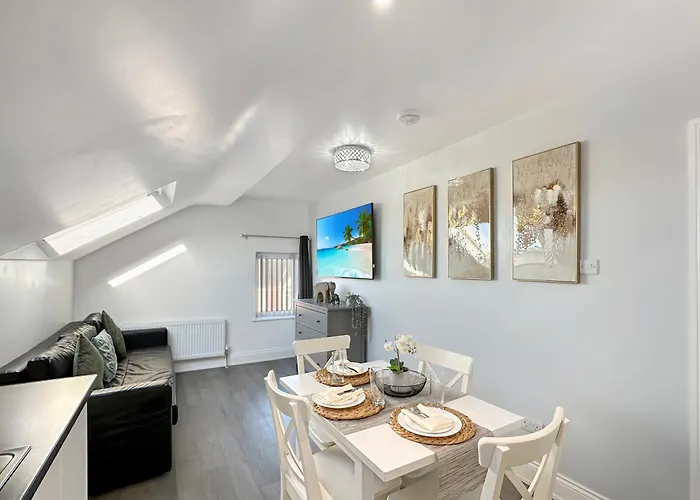 Granada Apartments Holmfield Rd