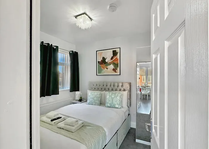 Granada Apartments Holmfield Rd