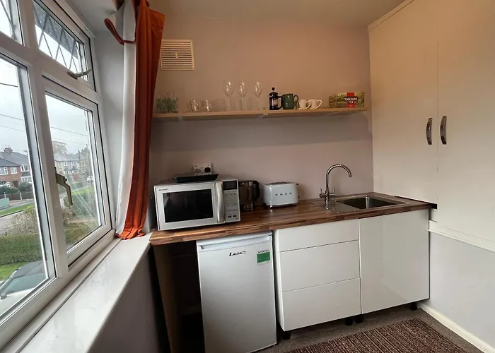 Cottingham Upstairs Self-Contained Kingsize Bedroom