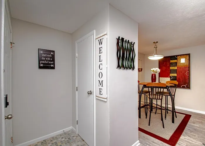 Lovely Eclectic Duplex - Peaceful Neighborhood