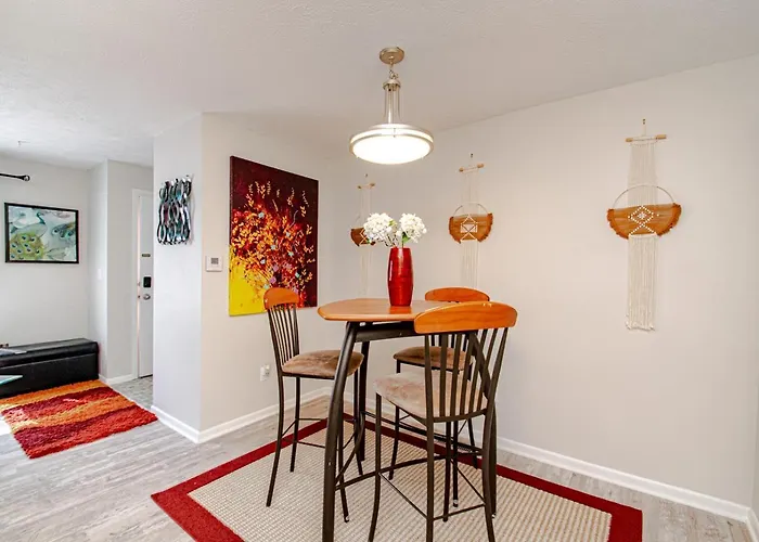 Lovely Eclectic Duplex - Peaceful Neighborhood