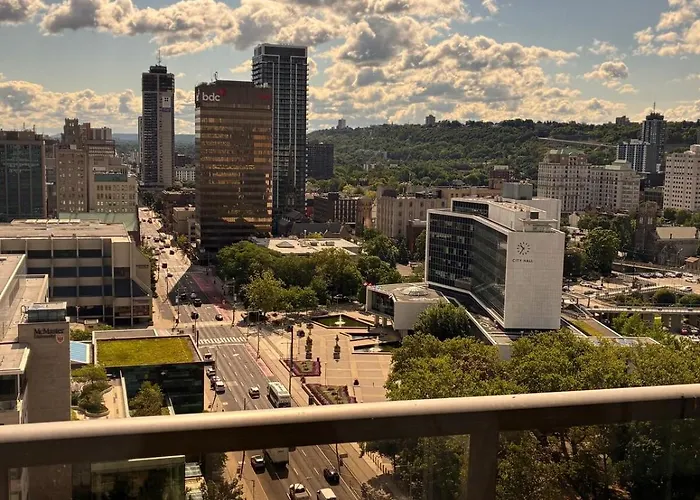 One-Bedroom Apartment With Den With Amazing Views Of Hamilton