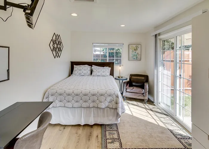 Work & Play! Extended-Stay Studio In Simi Valley