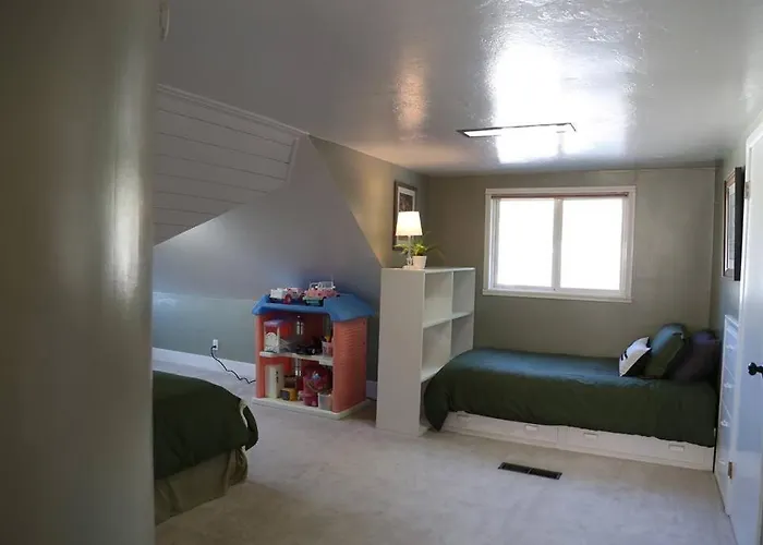 Updated Cottage 3 Bedroom Home With Game Room