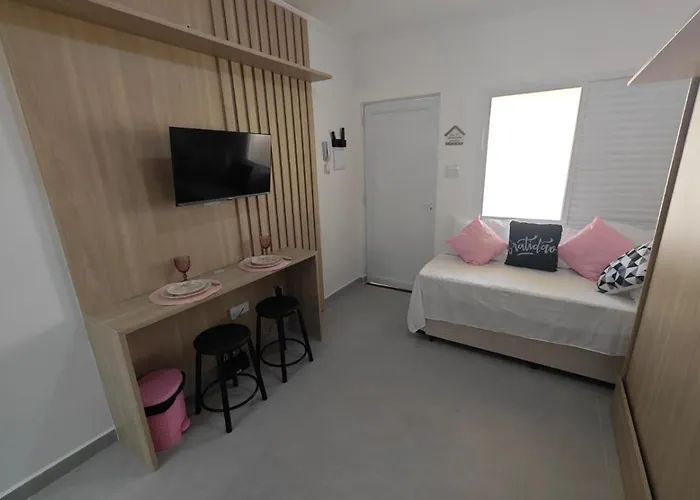 Apartamento No Centro De Mongagua, Perto Da Praia E Com Ar Condicionado !
