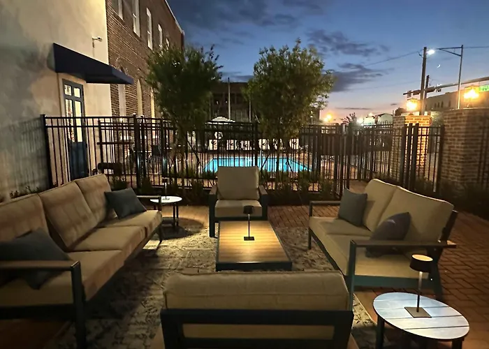 The Ray Soulful King Studio Pool