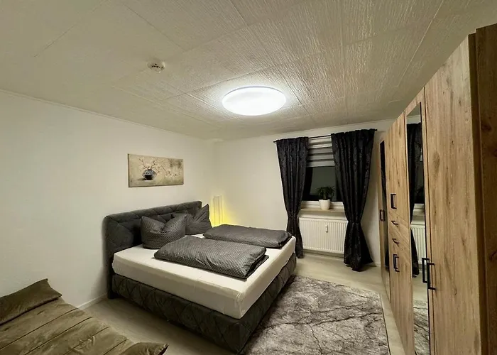 Zentrumsnahe 2-Zimmer Fewo Mit Balkon, Garage, Nahe Oepnv Fuer 4 Personen