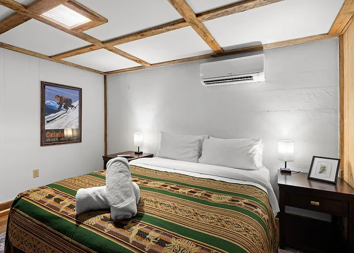 The Elk'S Apple Grove, Lower Suite, Real Log Cabin