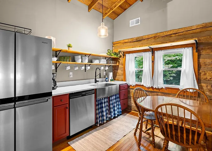The Elk'S Apple Grove, Upper Suite, Real Log Cabin