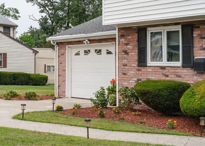 Cozy & Private 4Br Randolph Home - Near I-93 & Route - Pet-Friendly 17