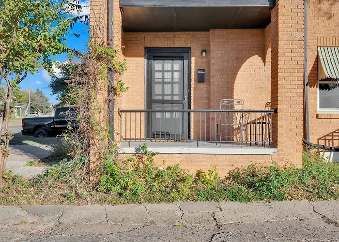 Charming Retreat Near Bricktown & Parks