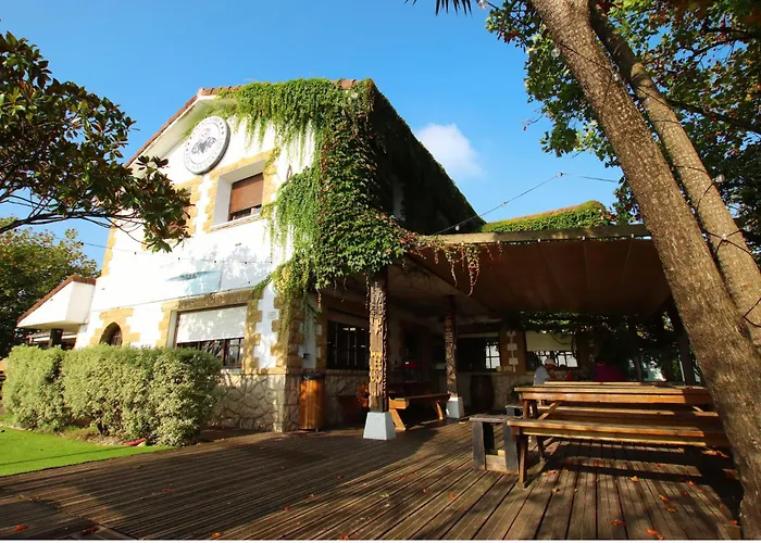 Latas Surf House