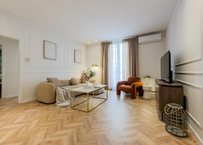 Four Petals Barcelona Boutique Apartments