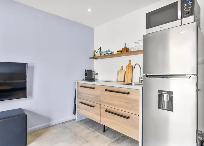 Indigo Apartments & Suites - 'Adults Only'