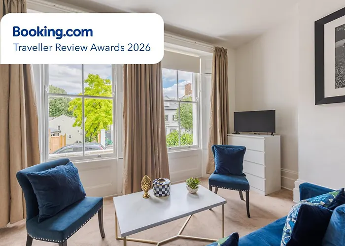 Elegant 2Br Ground-Floor Teddington Flat Modern Comfort