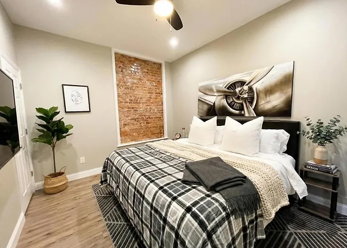 The Penthouse At Park Place King Bed Fast Wifi And Free Coffee