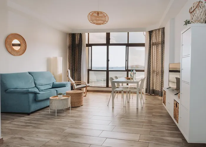 Beachfront Apartment Incl Highspeed Wifi