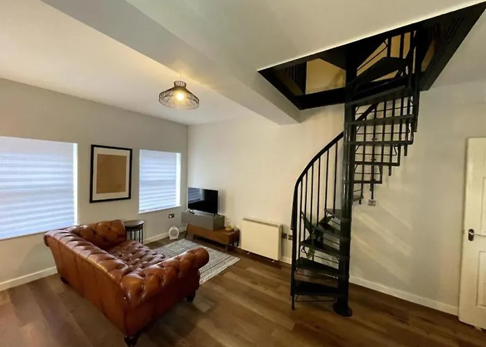 Central Industrial Chic 2-Bedroom Flat