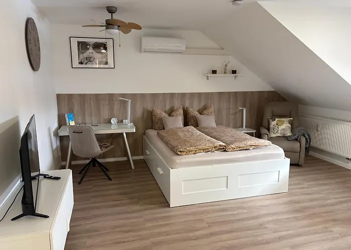 Grosse Gemuetliche Ferienwohnung Mit Klimaanlage, Parkplatz Inklusive Top !