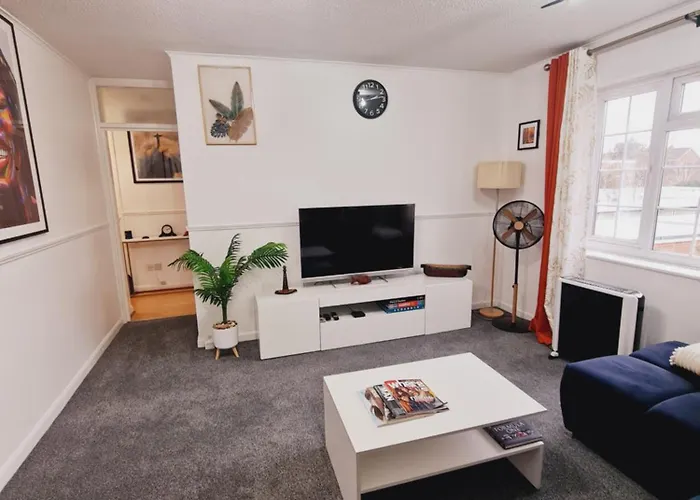 Elisha'S City Apartment