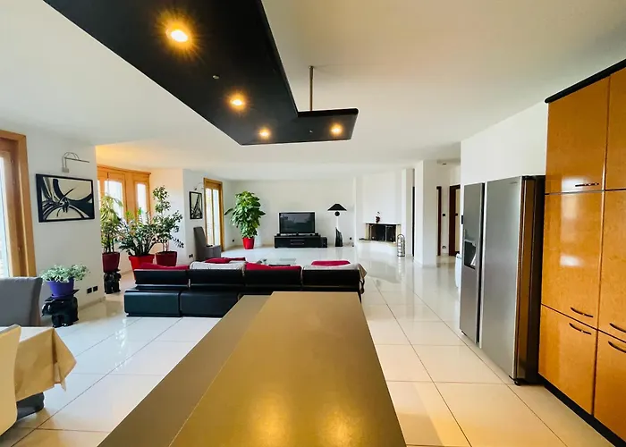 Magnifique T3 Spacieux De 150 M Carres Vue Lac Leman