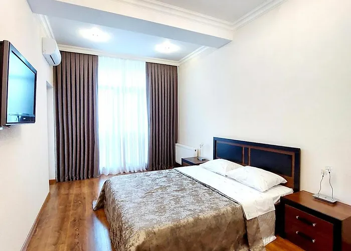 Caspian Breeze Luminous Suite With Balcony Steps From Baku Boulevard