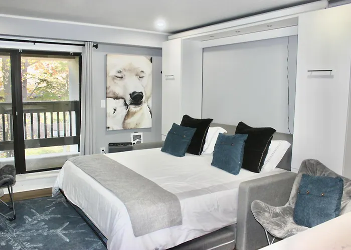 Luxury Condo With Garage Parking And Pool