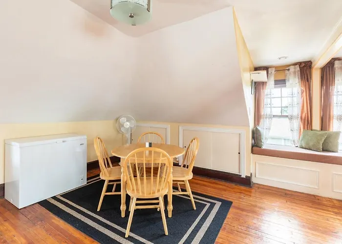 Quaint 3Rd Floor Loft
