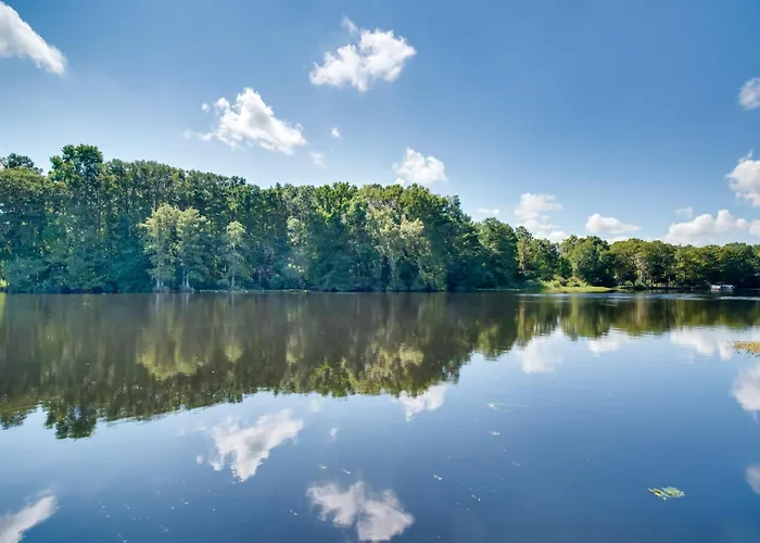 Docks + Balcony: Peaceful River Abode In Dunnellon