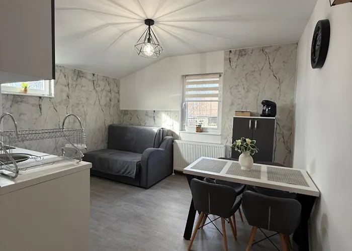 Jokai Apartments Nr7, Code Entry