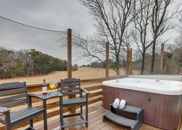 Kitty Hawk Apartment W/ Hot Tub - 1 Mi To Beach!