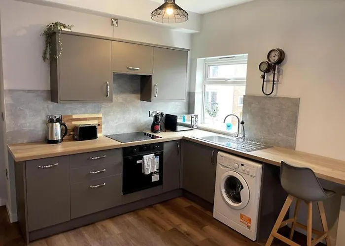 Central Industrial Chic 2-Bedroom Flat