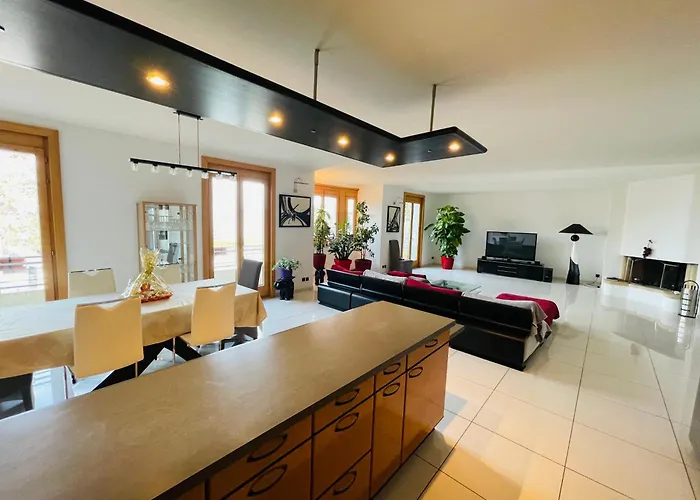 Magnifique T3 Spacieux De 150 M Carres Vue Lac Leman