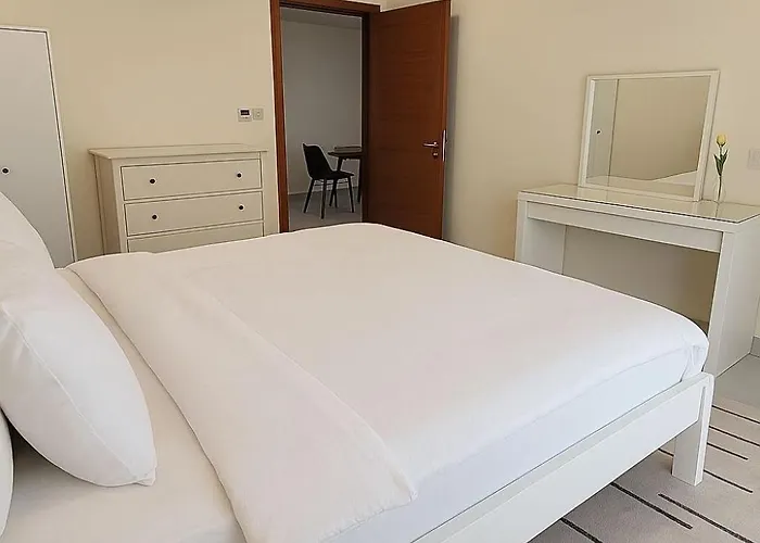 1Bhk Top-Floor With City View At Ghubra Beach