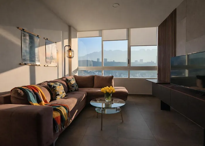 Stylish Panoramic Views City Loft