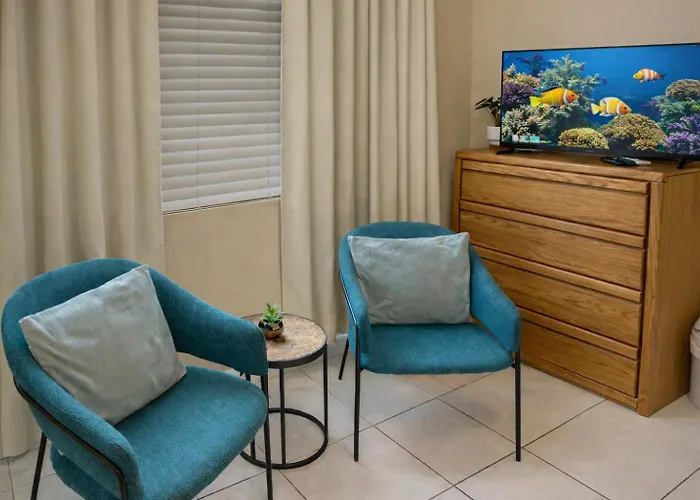 Suite 4, Blue Pavilion - Steps To Beach