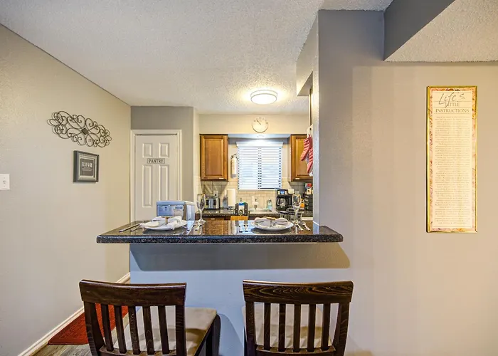 Serene Lakeside 2Br Sunset Views & Relaxing Stay