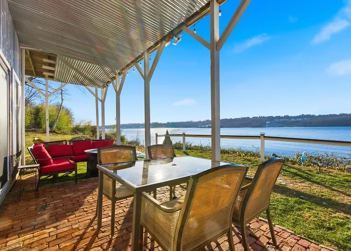 Waterfront Walk Out With Private Terrace