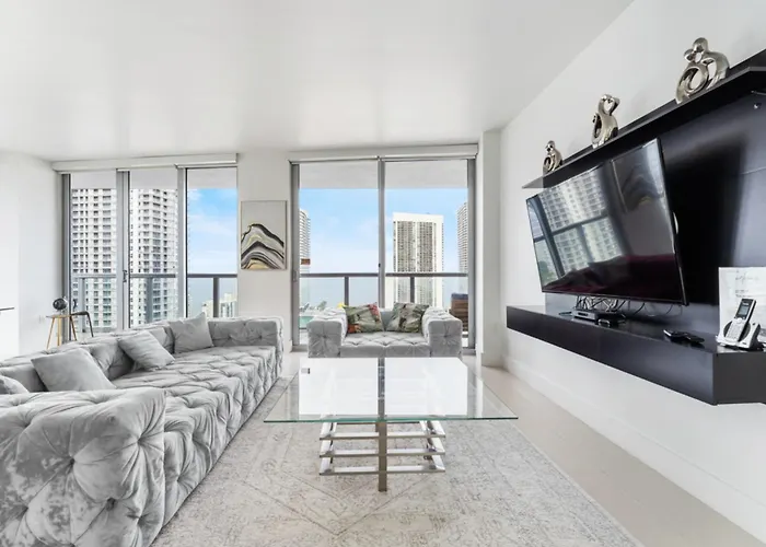 Spacious Luxury Apartment At Beachwalk Resort With Ocean Views And Private Foyer