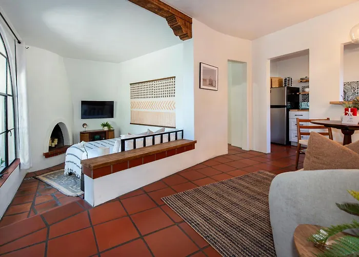 Cozy New - Casa Blanca Suite B1