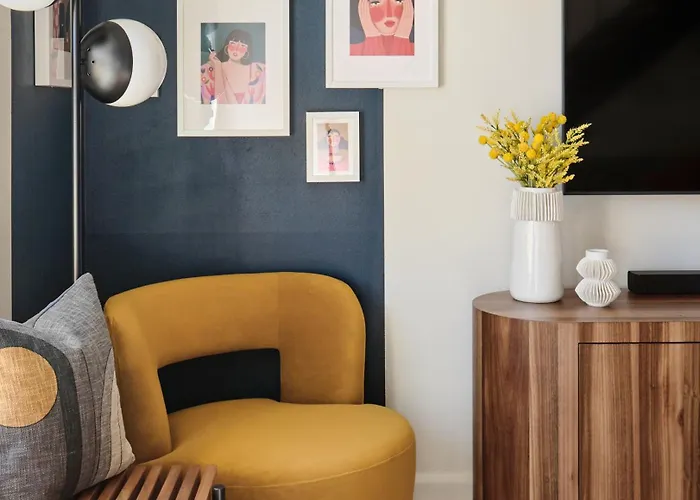 Midcentury Couples Designer Loft - Casa Tuya