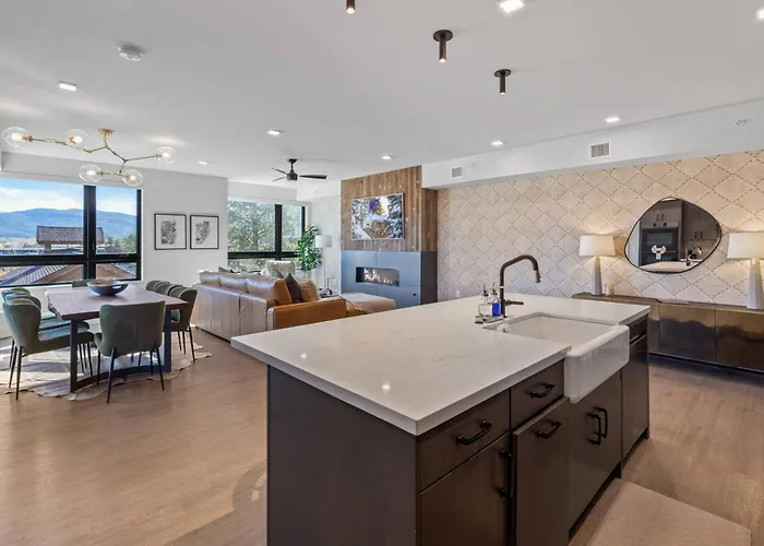 Frisco Flats Condo - Mountain Views, Private Hot Tub, Downtown