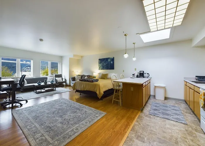 Downtown Juneau Gem 1Br Apt With Stunning Views!