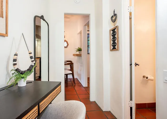 Casa Blanca Suite B2 - Sunlit Montecito Studio Retreat With Patio