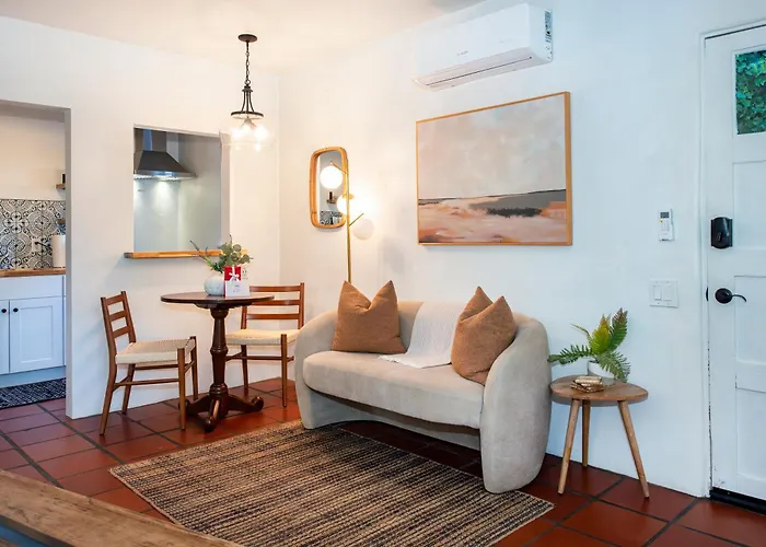 Cozy New - Casa Blanca Suite B1